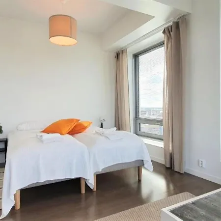 Kotimaailma - Upea Ylaekerroksen - Itsenaeisyydenkatu Apartment