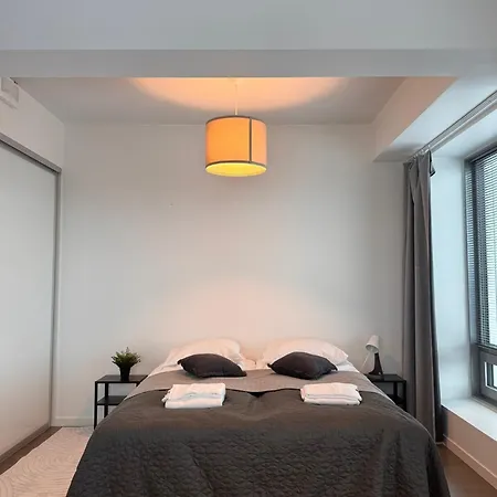 Kotimaailma - Upea Ylaekerroksen - Itsenaeisyydenkatu *