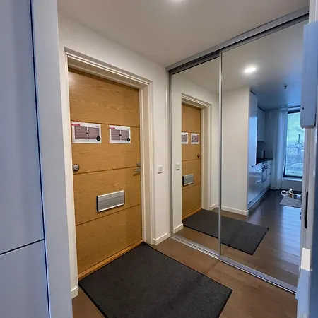 Kotimaailma - Upea Ylaekerroksen - Itsenaeisyydenkatu